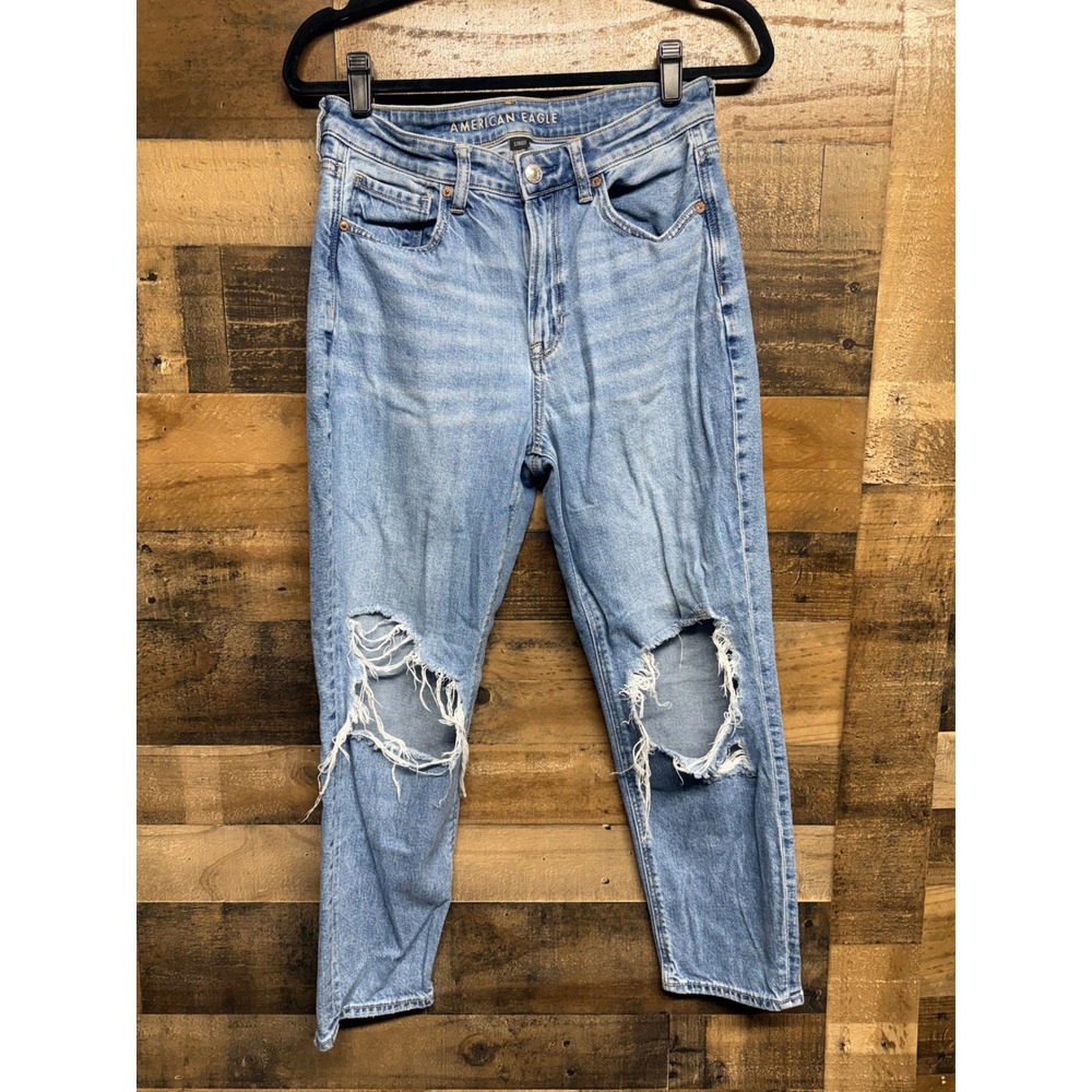 American Eagle Mom Jeans Light Wash Distressed High Rise Blue Denim Size 6 Short
